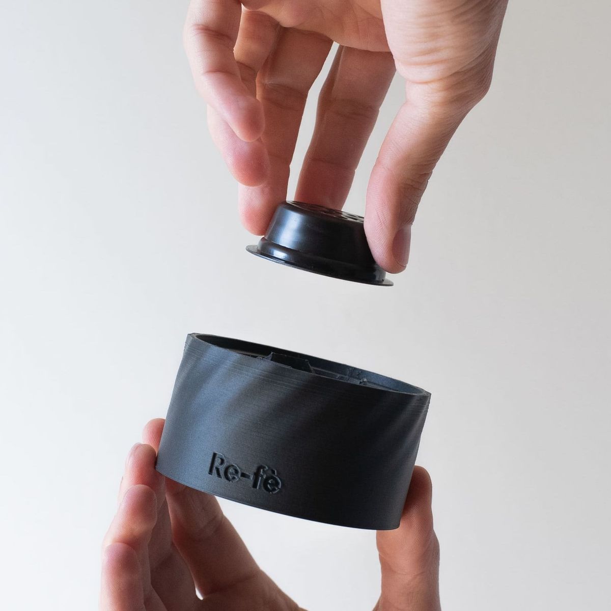 Re-fè TWIST capsule opener